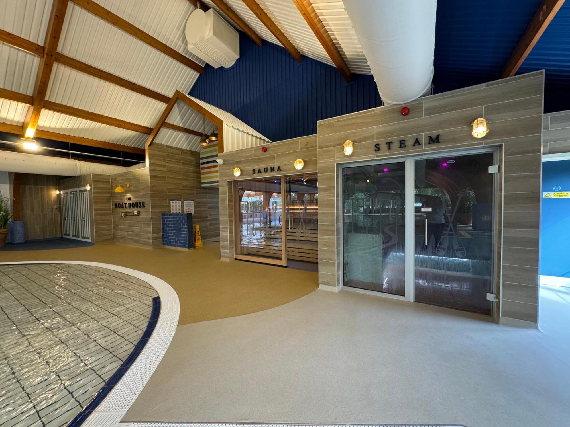 Wildflower, Premium Plus Hot Tub Lodge South Cerney Exterior foto